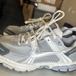 Nike Vomero Gray and White Sneakers USED